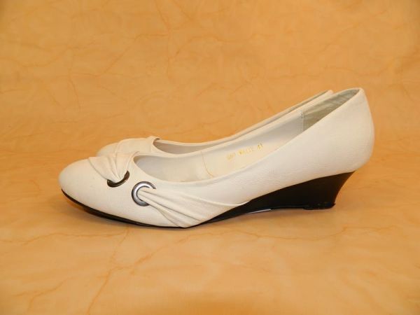 Kayla Shoes Pumps Creme Gr. 41