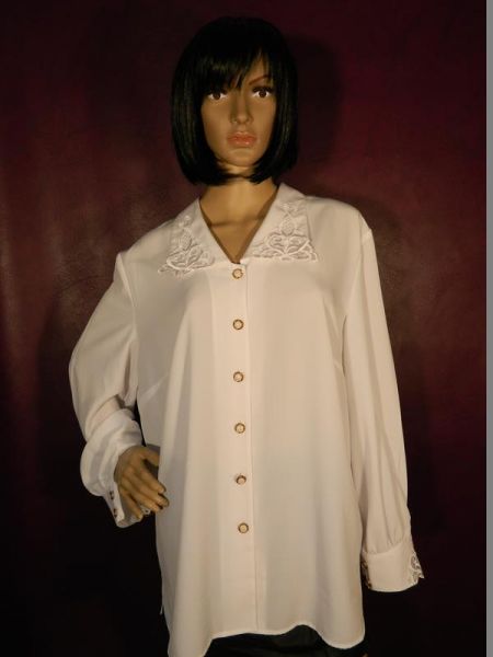 Bluse Weiss mit Stickmuster Gr. 46