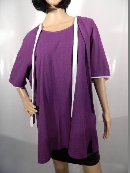 Lila Sweatshirt mit weißen Details Gr. 48