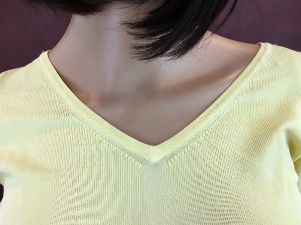 Zara Shirt Gelb mit V-Ausschnitt, Größe M