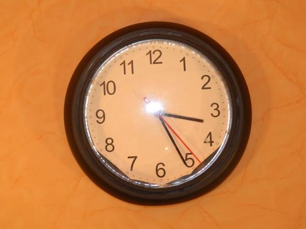 Wand-Uhr Dunkelblau