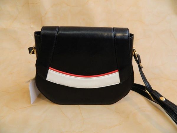 Umhängetasche Schwarz mit Weiß und Rot