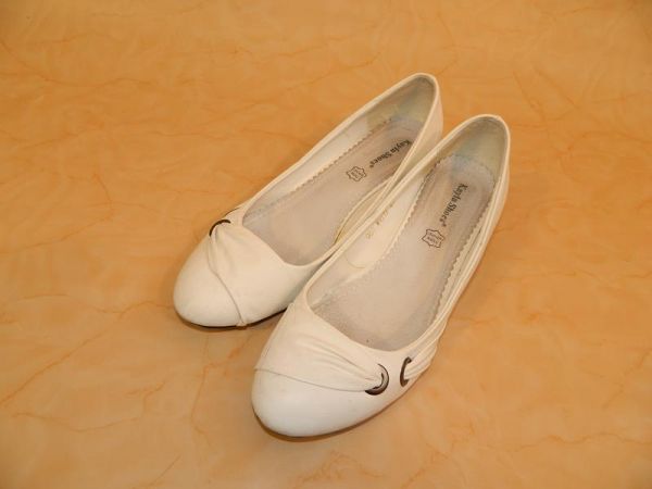 Kayla Shoes Pumps Creme Gr. 41