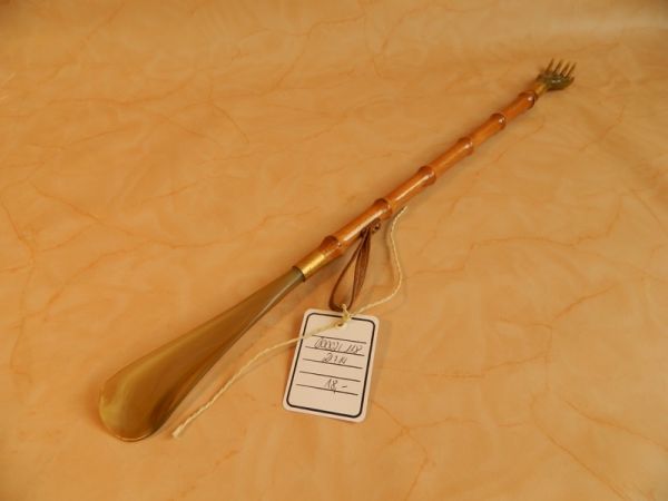 Schuhanzieher mit Kratzhand aus Horn