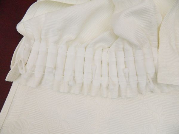 Weiße Vorhänge mit dezentem Muster (2-tlg.)