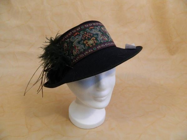 Sixth Sense Hut Schwarz mit Feder und Stickmuster